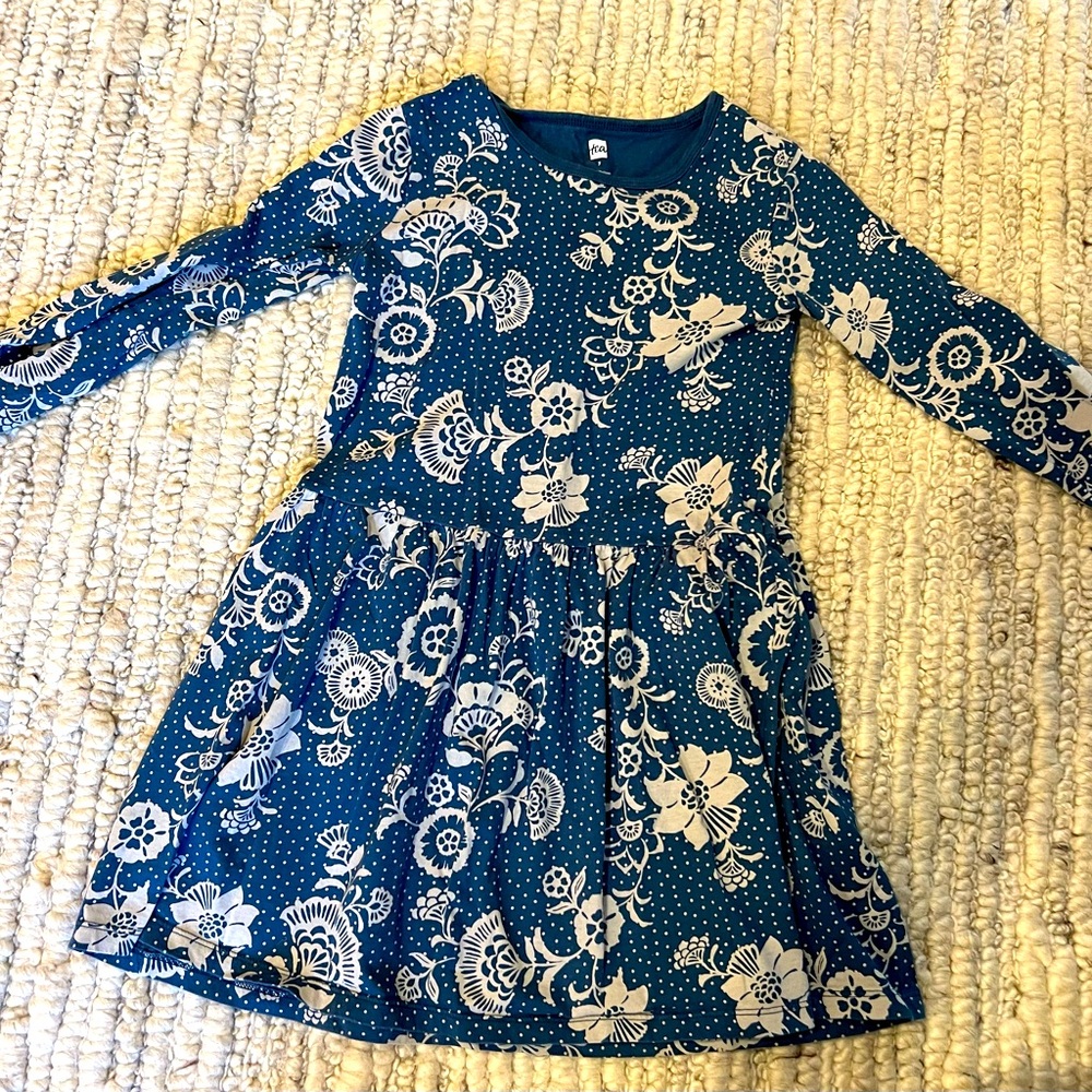 Tea dress size 7, blue with white flowers